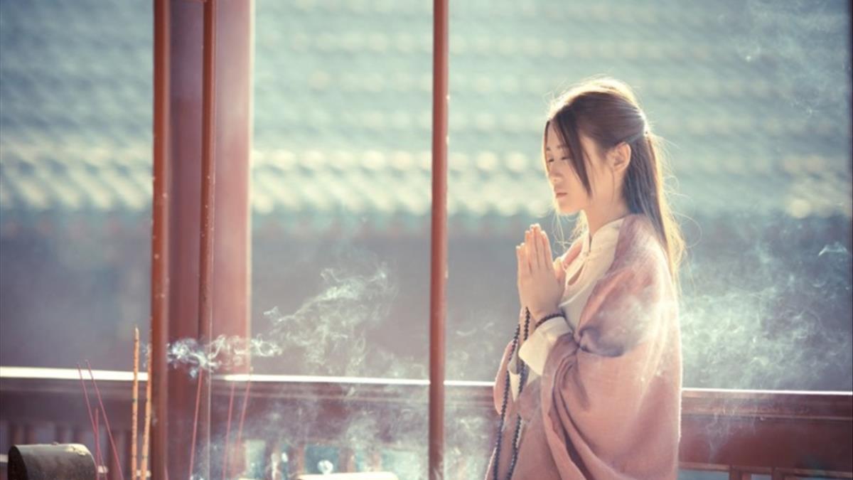 Bài khấn cầu bình an và tài lộc cho gia đình khi đi chùa lễ Phật
