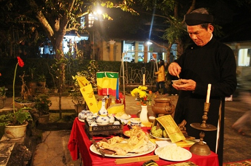 Cúng Giao Thừa Quay Mặt Vào Trong Hay Ra Ngoài - Cách Cúng Chuẩn Phong Thủy