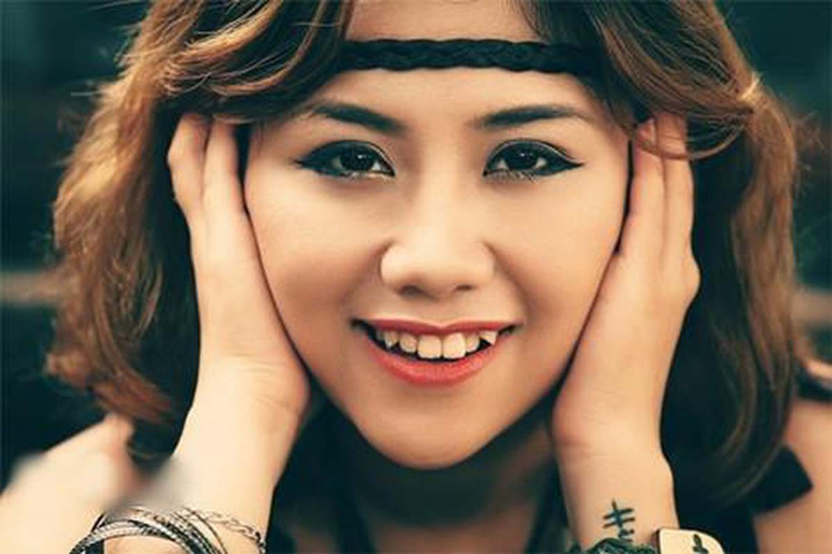 Mơ Thấy Phụ Nữ Cười Với Mình: Giải Mã Điềm Báo Và Con Số May Mắn