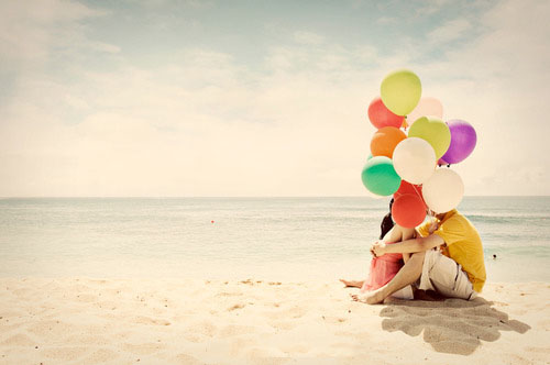 balloons-beach-couple-kiss-love-lovely-Favim.com-47844_large