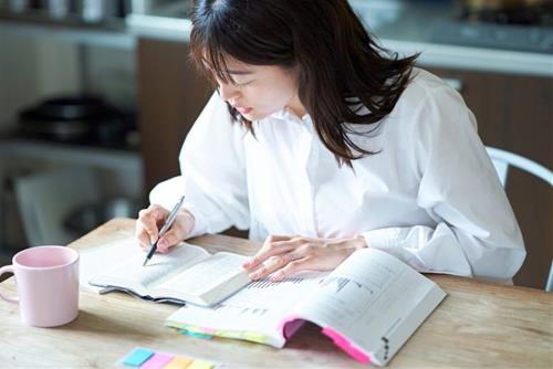 Neu ban thuc su muon hieu ro mot nguoi, hay nhin vao tien cua ho