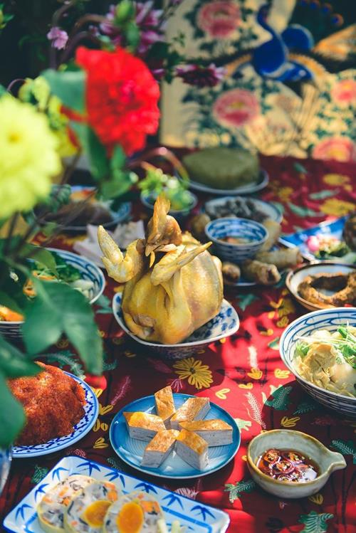 Nem thu mon an truoc khi cung