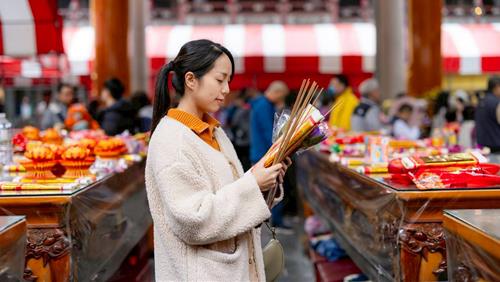 Loi khong nen noi khi di le chua va nhung dieu cam ky can ghi nho