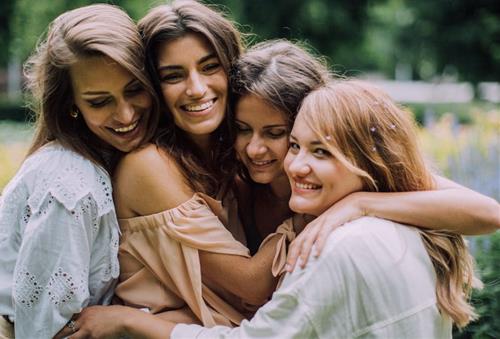 Than trong ban be doc hai