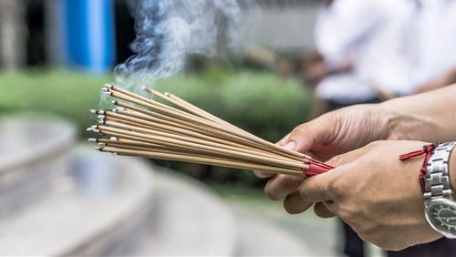 Loi khong nen noi khi di le chua va nhung dieu cam ky can nho 2