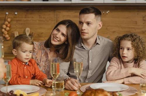 Chom sao nu ho tro chong con