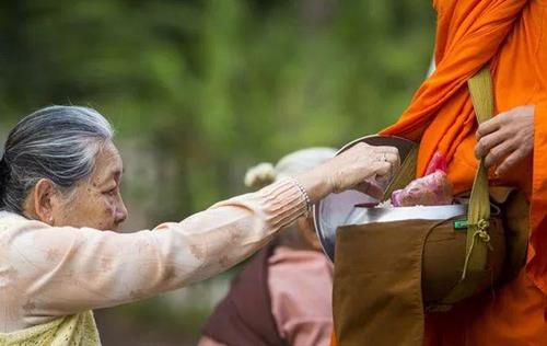 Bo thi khong ton tien