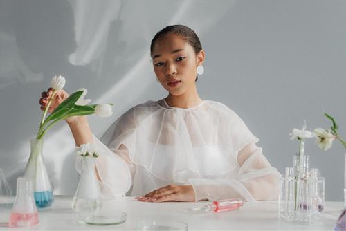 Cu Giai hop mui huong hoa