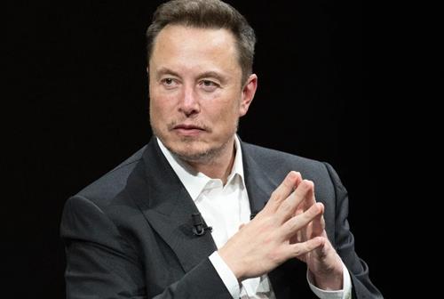 Elon Musk có tuổi thơ khó khăn Elon Musk co tuoi tho kho khan