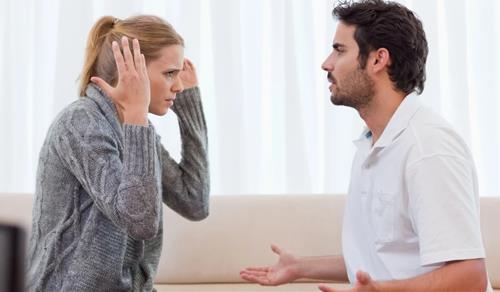 Vợ chồng căng thẳng vì chuyện tiền bạc Vo chong cang thang vi chuyen tien bac