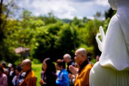 10 việc kín đáo giúp tích lũy công đức 10 viec kin dao giup tich luy cong duc